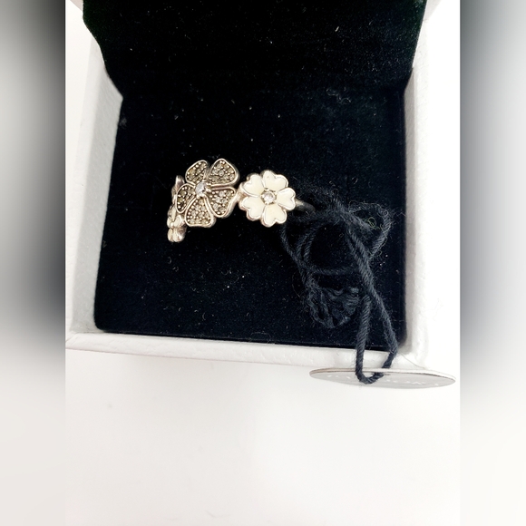 PANDORA Shimmering Bouquet .925 Sterling Silver Ring - Picture 10 of 13